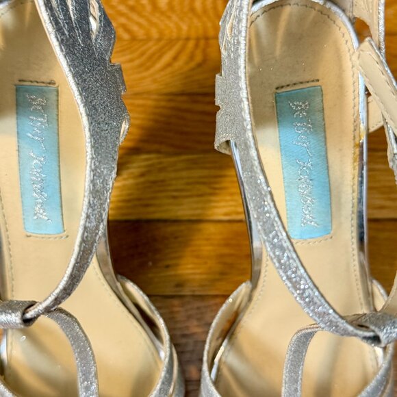 Blue by Betsey Johnson Silver T-Strap Stiletto Heel Evening Shoes, Sz. 6 - Picture 7 of 9